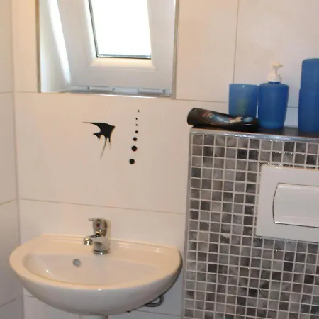 Mit Grossem Garten An Der Ostseekueste