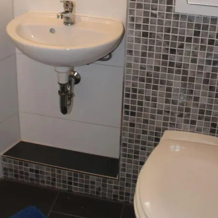 Mit Grossem Garten An Der Ostseekueste