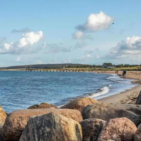 Mit Grossem Garten An Der Ostseekueste *