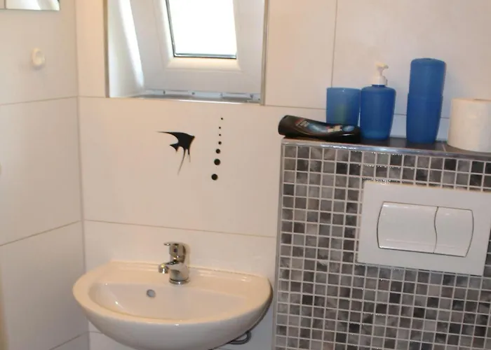 Mit Grossem Garten An Der Ostseekueste