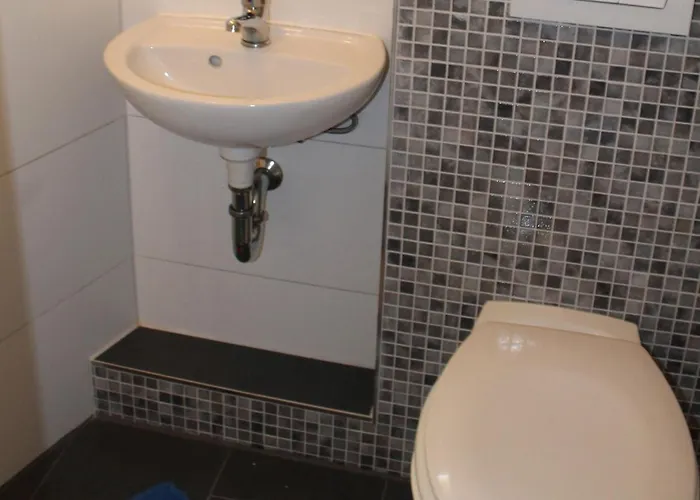 Mit Grossem Garten An Der Ostseekueste