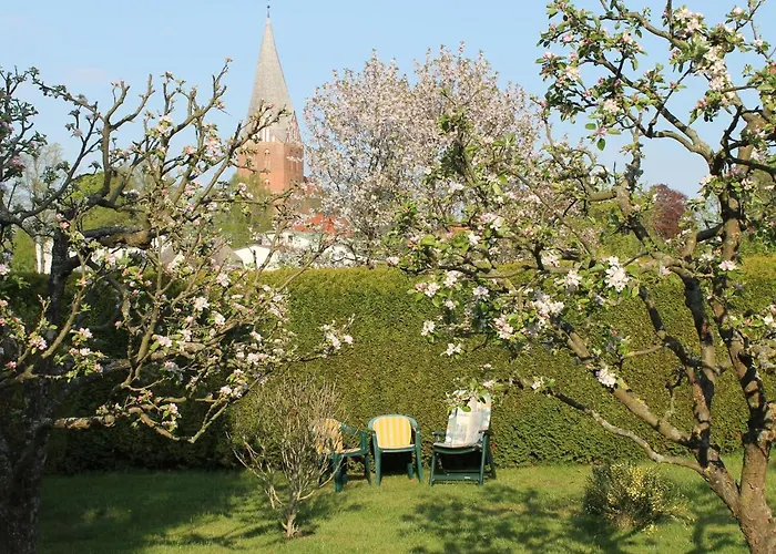 Mit Grossem Garten An Der Ostseekueste Neubukow