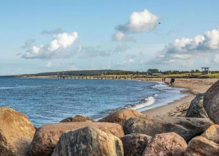 Mit Grossem Garten An Der Ostseekueste *